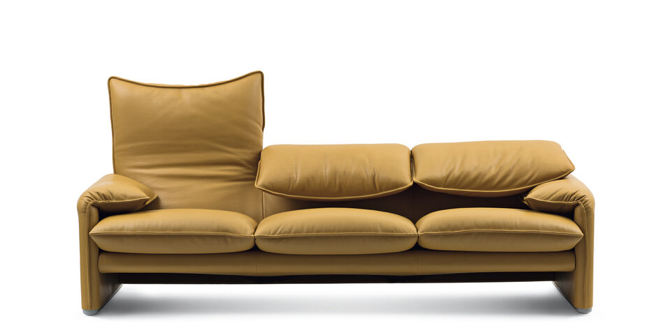 Canapea Maralunga, design Vico Magistretti pentru Cassina (1973)