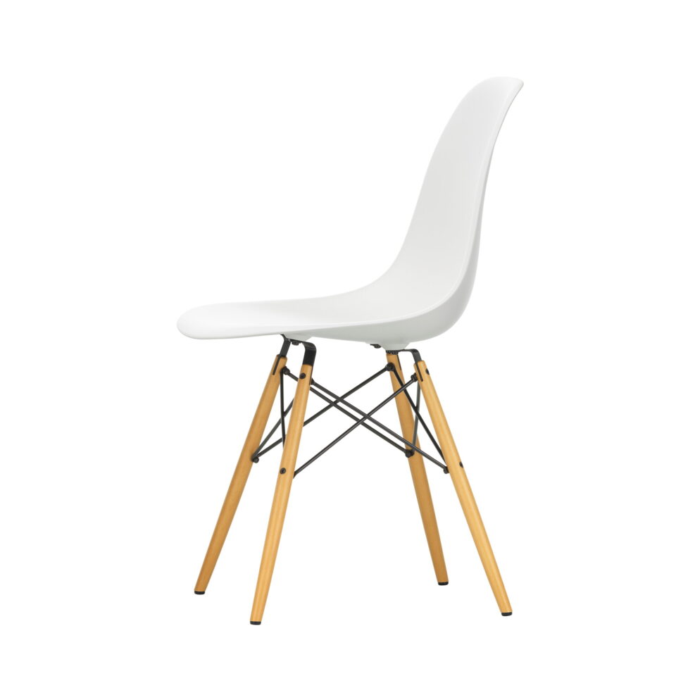 Стул Eames Plastic Chair (DSW), дизайн Чарльза и Рэй Имз для Vitra (1950)