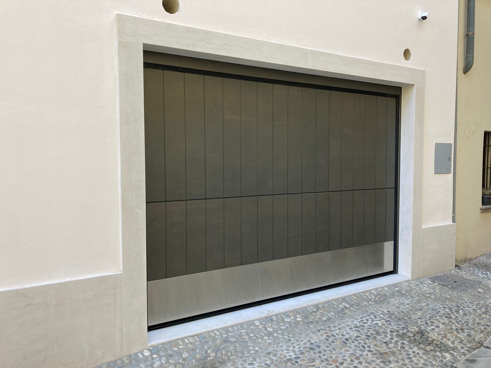 Silvelox, usi de garaj si de securitate