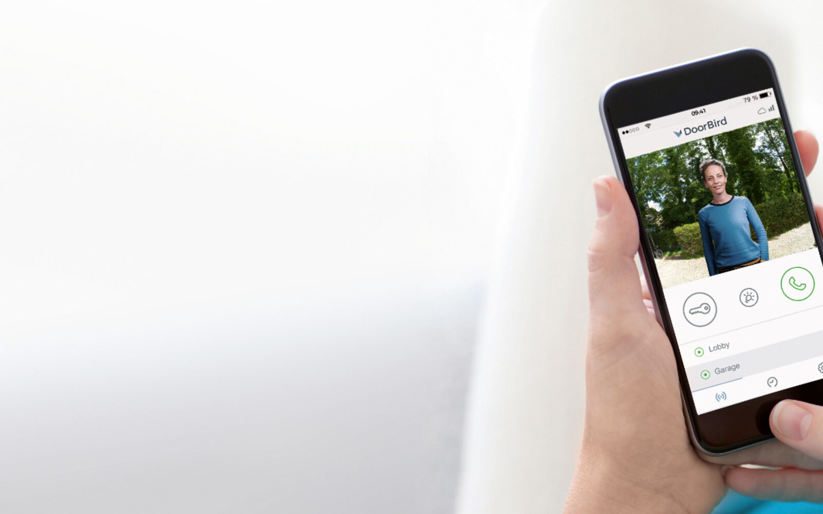 DoorBird acasă: interfonul video IP care răspunde pe telefon