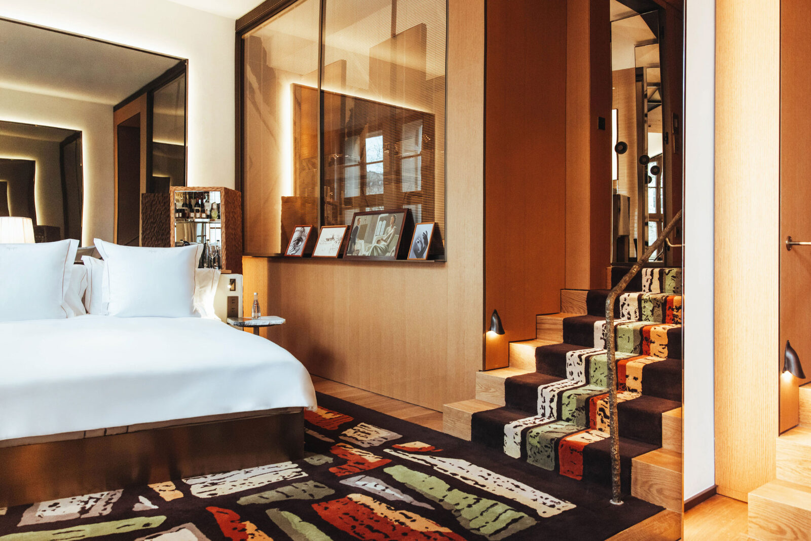 Cameră la Hôtel SAX Paris, LXR Hotels & Resorts, cu uși și boiserie din stejar Lualdi
