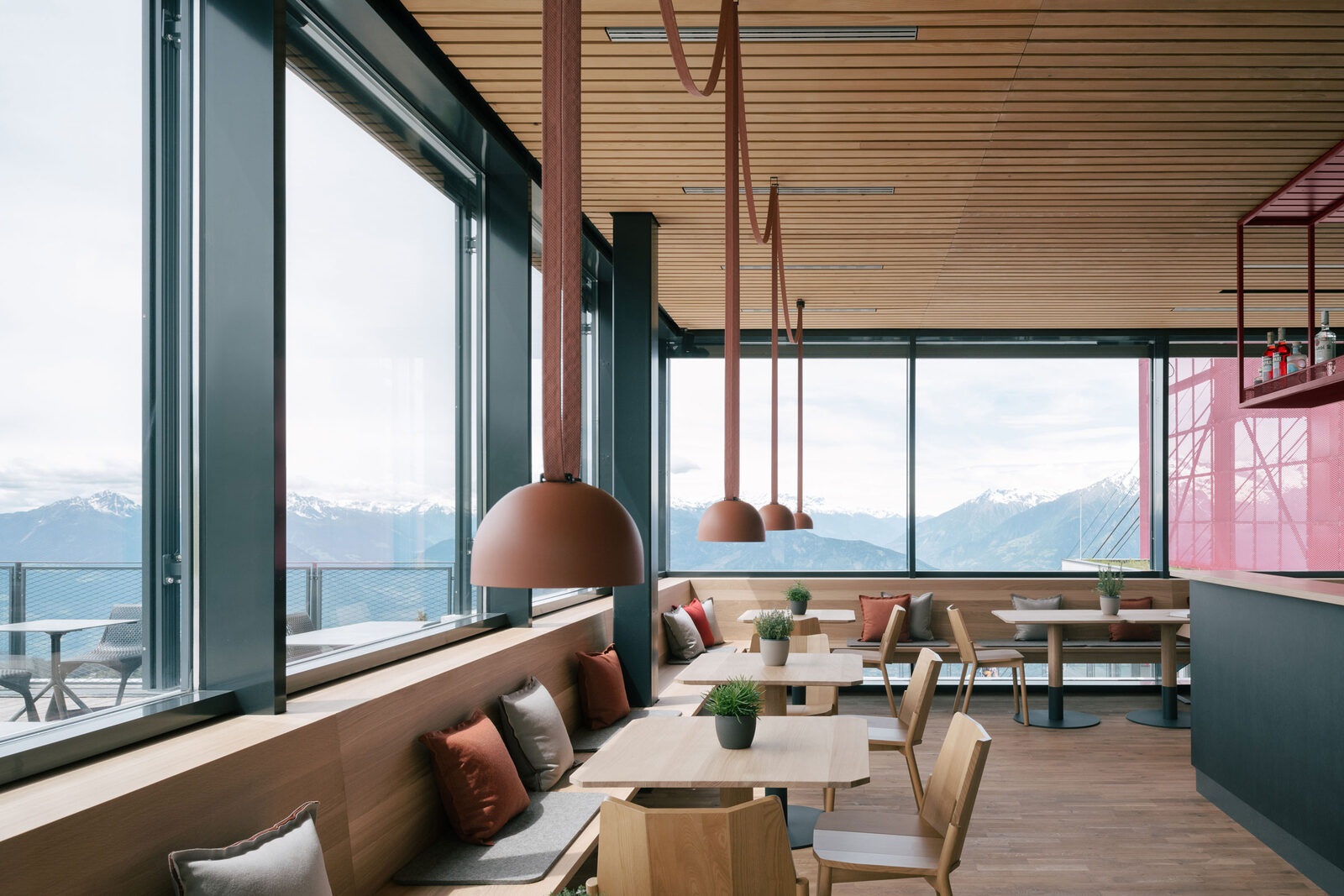 Vibia în hospitality: lumina în hoteluri și restaurante