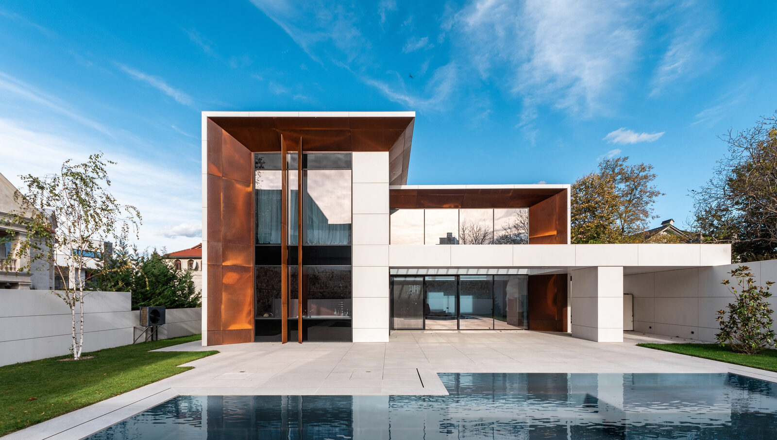 Corten House: внешние стены в кортеновской стали, два объёма, Кишинёв